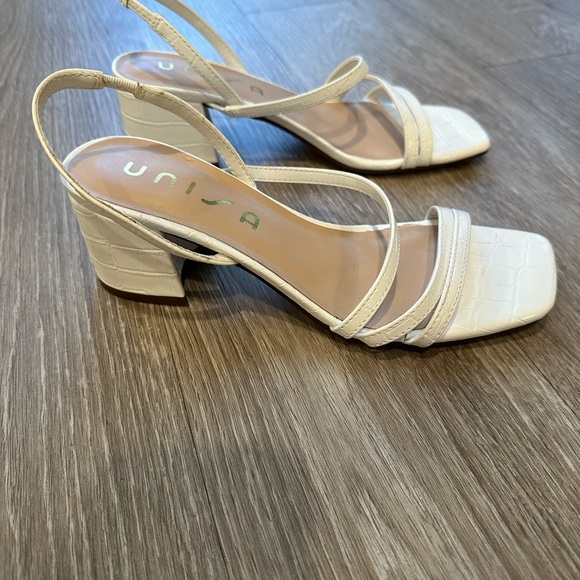 DSW white heels - Picture 2 of 5